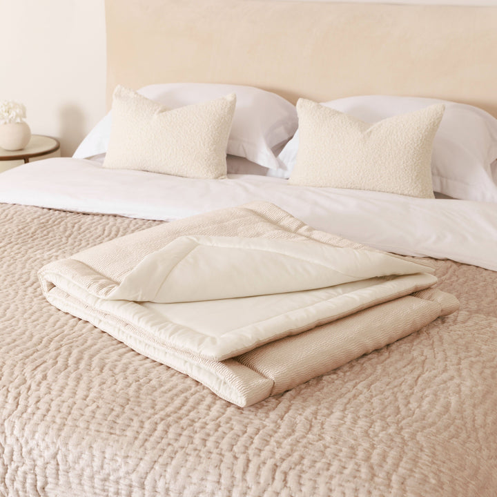 Kiri Oyster Luxury Bed Runner Bedding 