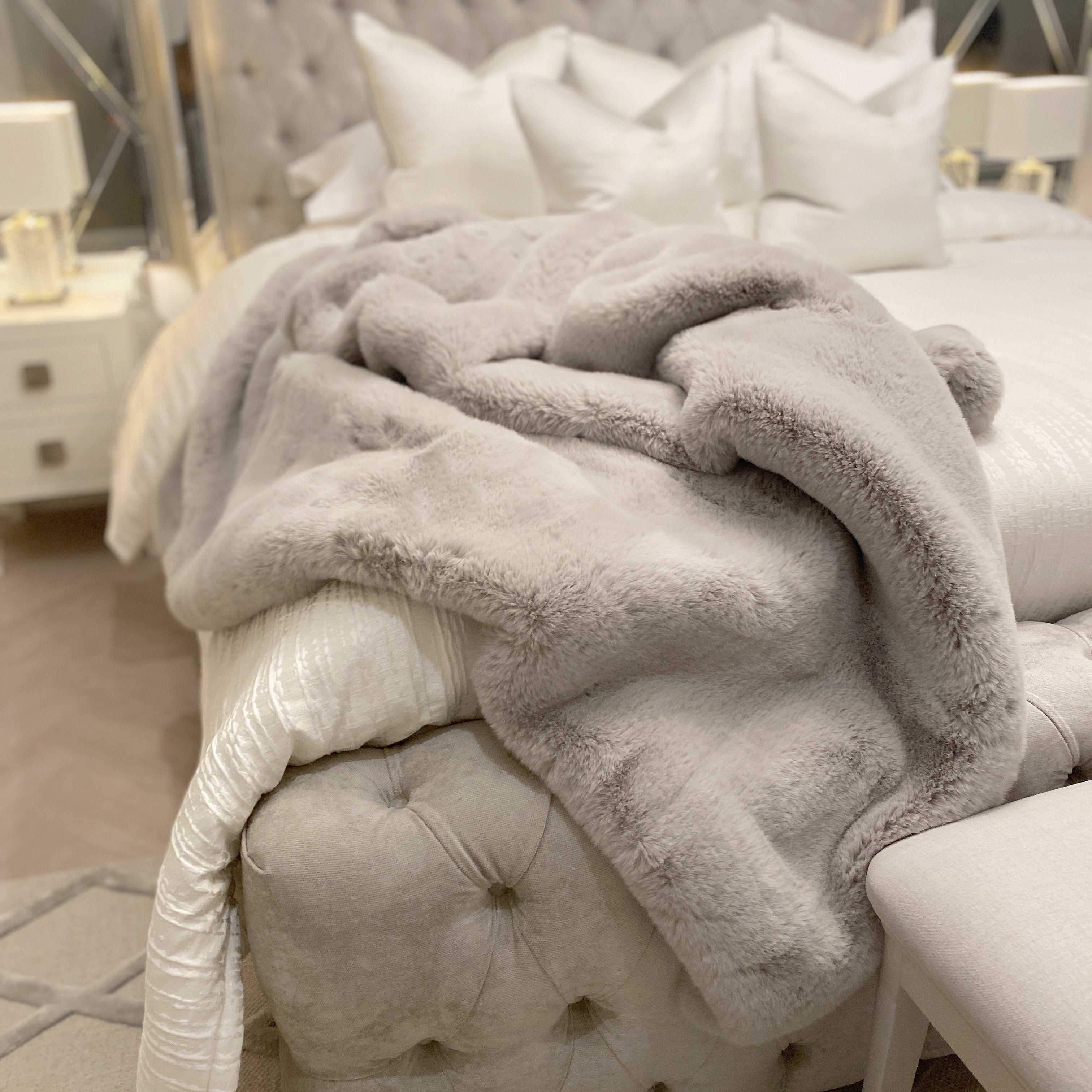 Lili Extra Thick Faux Fur Oatmeal Throw – Rowen Homes