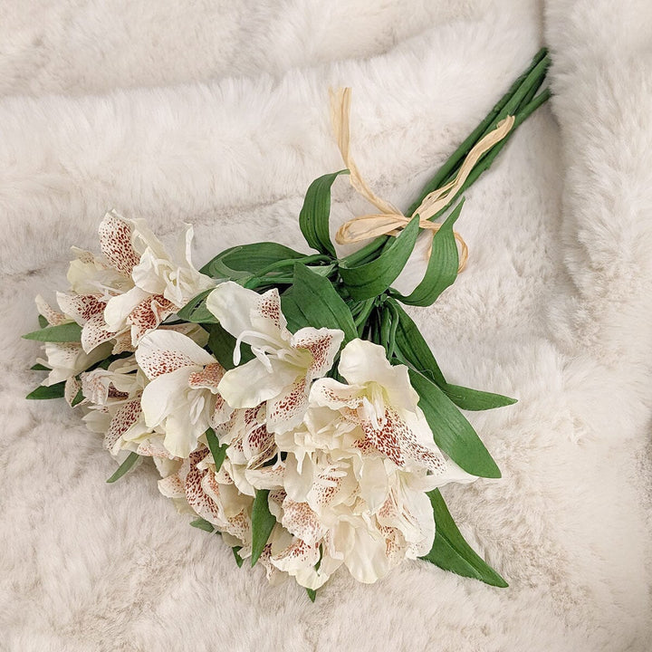 Cream Faux Lily Bunch of Florals Accessories 