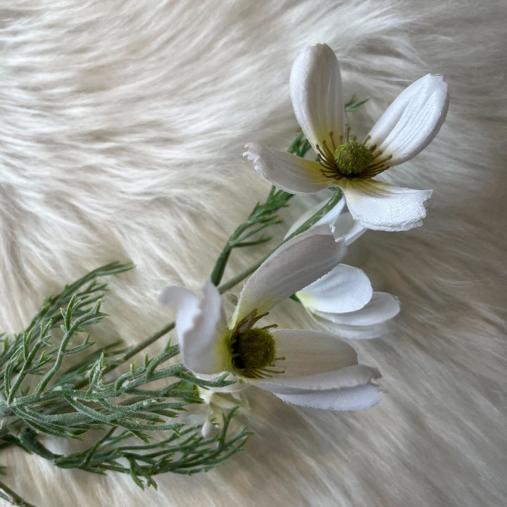 Faux Cream Daisy Spray of Flowers Accessories 