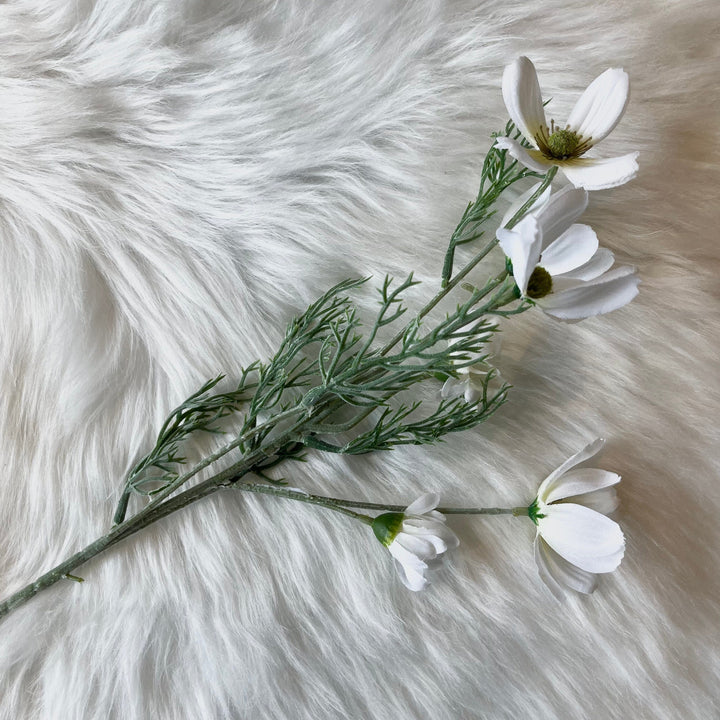 Faux Cream Daisy Spray of Flowers Accessories 