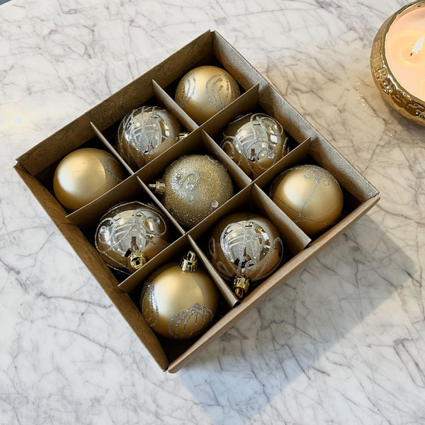 Gold & White Decorative Baubles - Set of 9 Accessories 