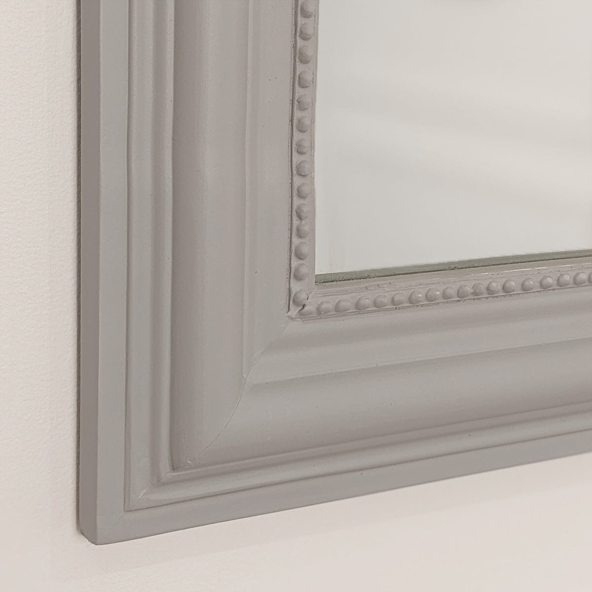 Newark White Arched Overmantle Mirror Accessories 