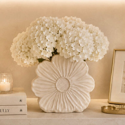 Shayna White Flower Decorative Vase Accessories 
