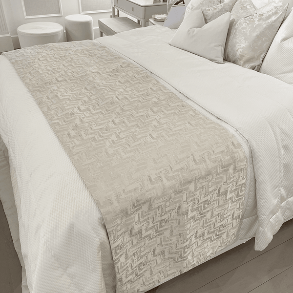Sorrel Cream & Gold Metallic Abstract Patterned Bed Runner Textiles 