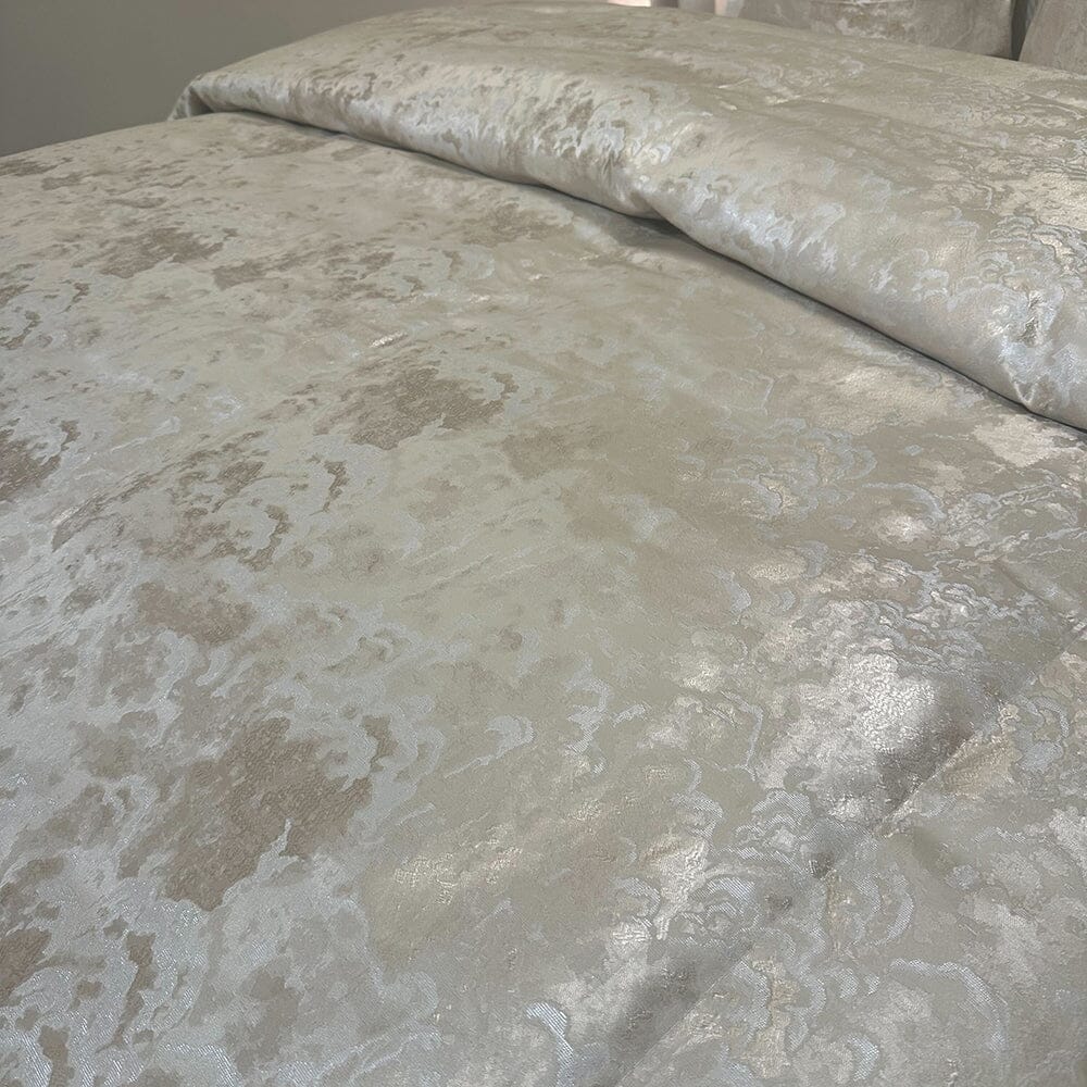 Yasmin Gold & Cream Metallic Cloud Print Bedspread Textiles 
