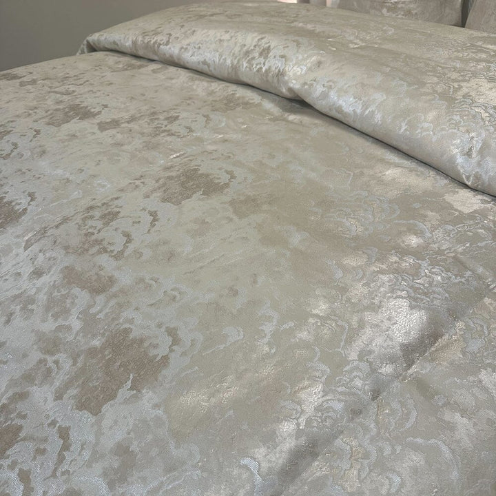 Yasmin Gold & Cream Metallic Cloud Print Bedspread Textiles 