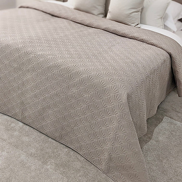 Luxurious Bedspreads, Bedding & Throws UK | Rowen Homes