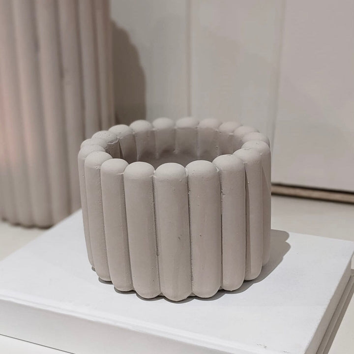 Carina Ivory Medium Scalloped Vase 