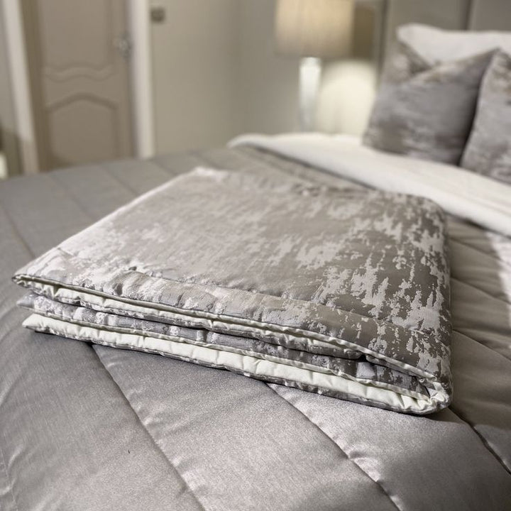 Hailes Platinum Marble Effect Bed Runner Bedding 