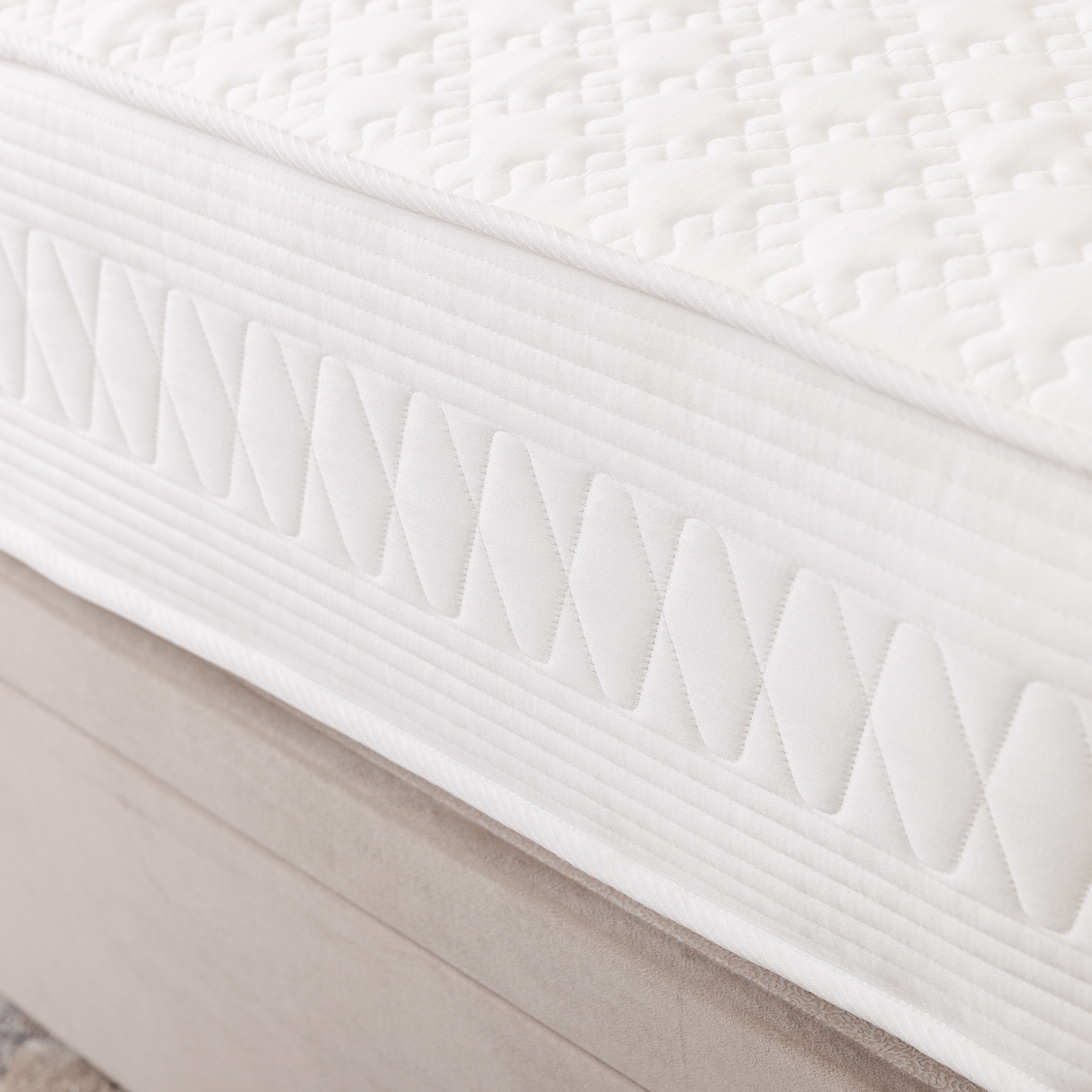 Plume Hybrid Memory Foam Mattress Bed 