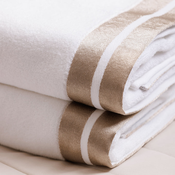 Retreat Luxurious White & Gold Towel Towel 